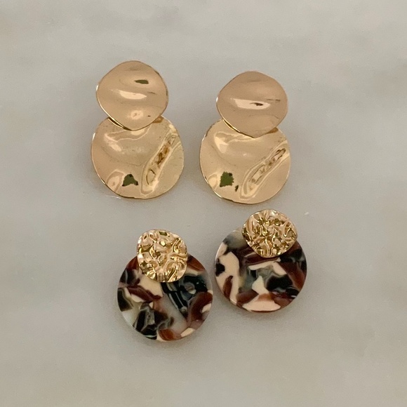 Golden and texture earrings - Picture 2 of 6